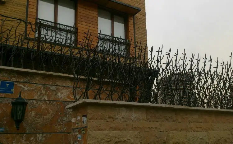 انواع مدل نرده دیواری | نصب حفاظ دیوار